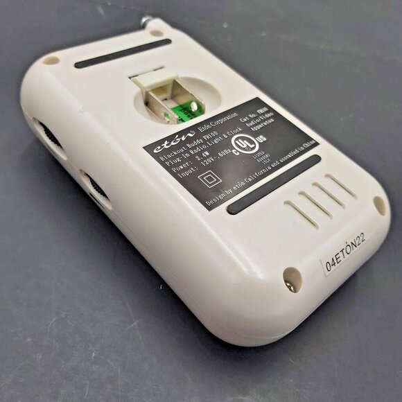 Eton Blackout Buddy FR100 Emergency Radio-Light-AM FM Band- LCD Clock-Alarm - Picture 11 of 14